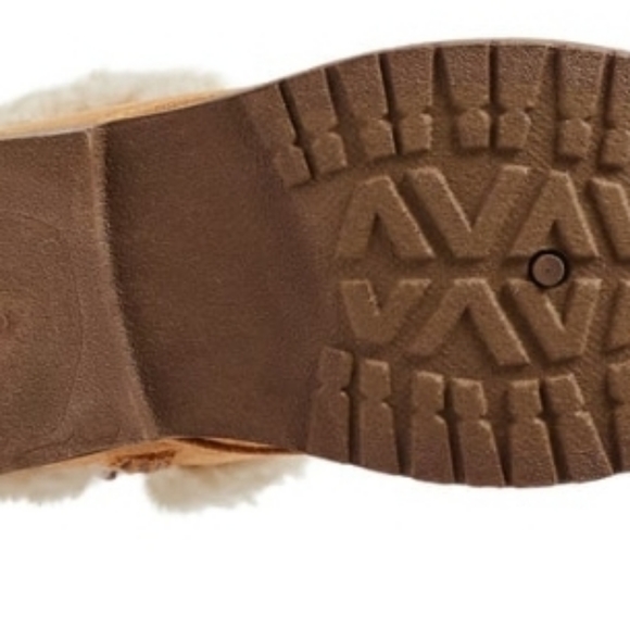 Kids Fur Cuff Lug Sole Boot Girls Size 5 MSRP $42 - Picture 6 of 9